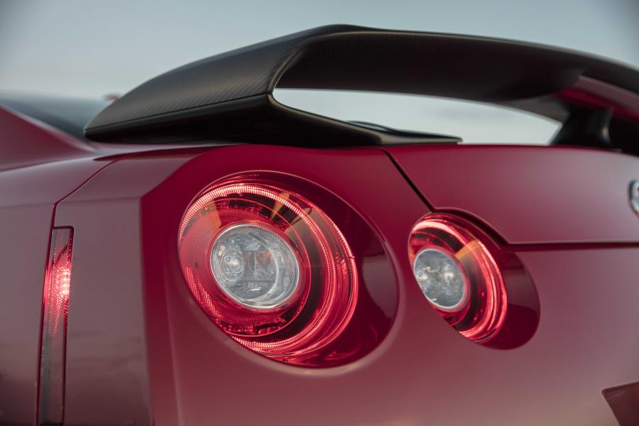 Детали экстерьера Nissan GT-R Track Edition (R35) 2017 года  (NA) (фото 26 из 45)